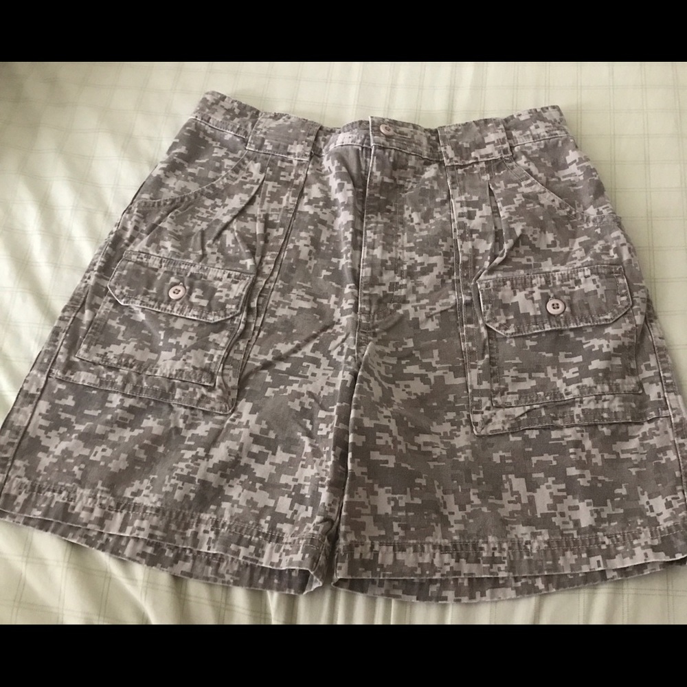 Men’s Camo shorts 30” waist